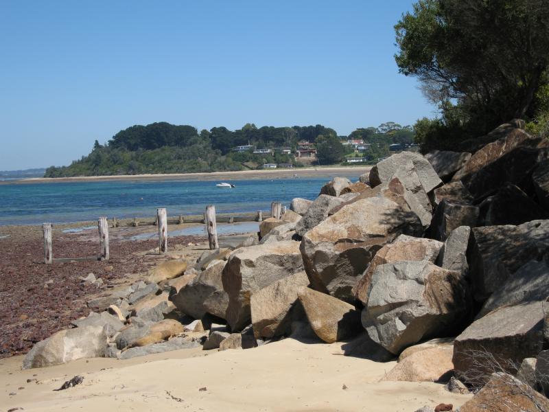 Balnarring - Beach at end of Balnarring Beach Road: View west at south-western end of main beach