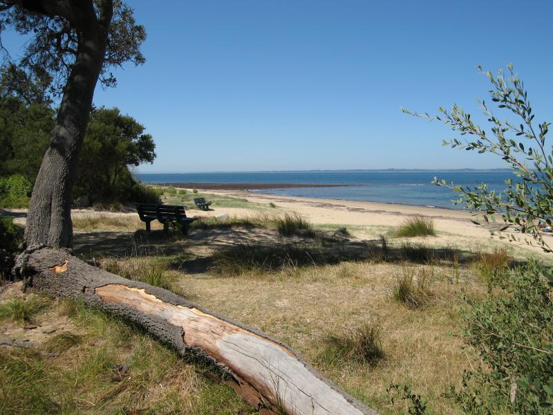 Balnarring - Beach between Masonsmith Road and Marmaduke Street: View west along beach at Masonsmith Rd