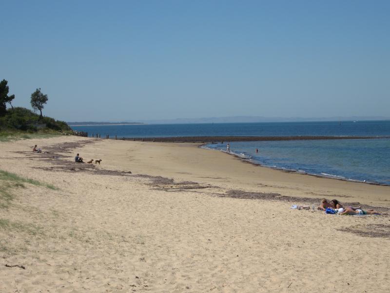 Balnarring - Beach between Masonsmith Road and Marmaduke Street: View east along beach at Tululm Ct