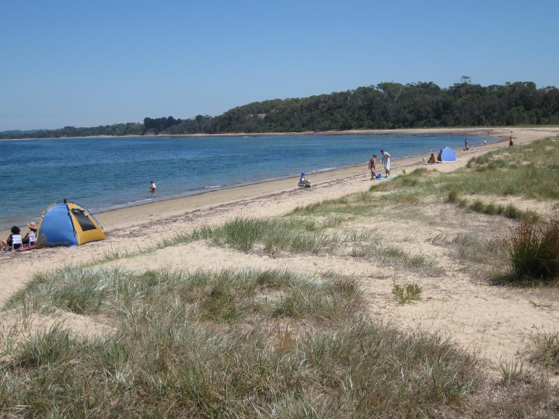 Balnarring - Merricks Beach at end of Merricks Beach Road: View west along beach