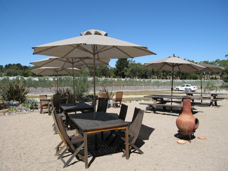 Balnarring - Marina Park Vineyard, Myers Road: Tables at cellar door and restaurant