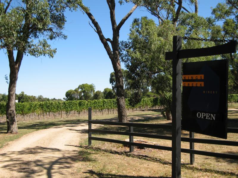 Balnarring - Wineries around Balnarring: Entrance to Kings Creek Winery, Myer Rd