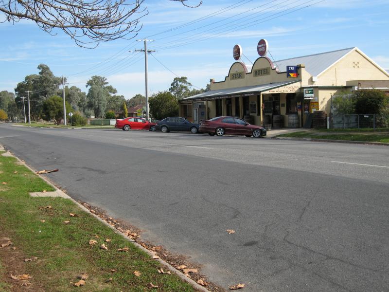 Barnawartha - Commercial centre and shops, High Street: View west along High St towards Star Hotel