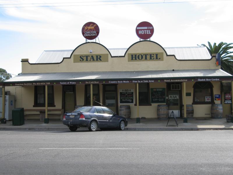 Barnawartha - Commercial centre and shops, High Street - Star Hotel, High St west of Havelock St