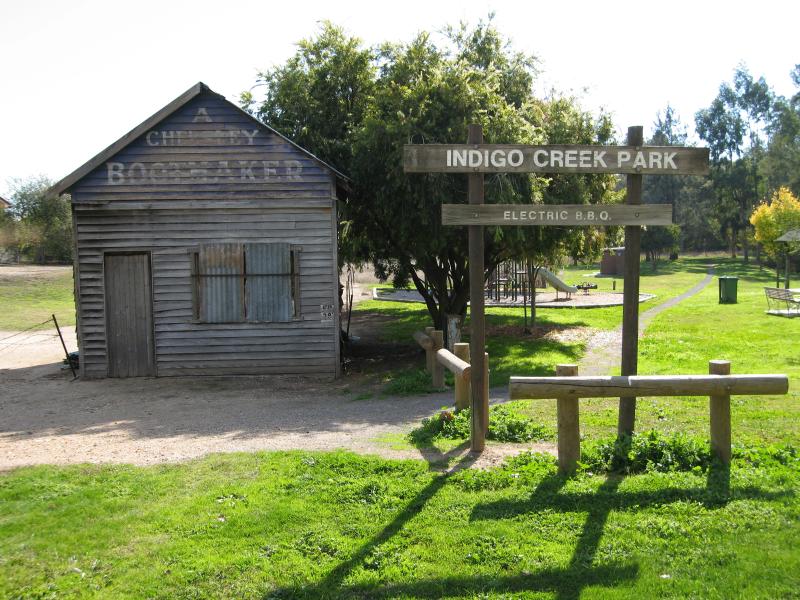 Barnawartha - Indigo Creek Park, High St: Entrance to park on High St