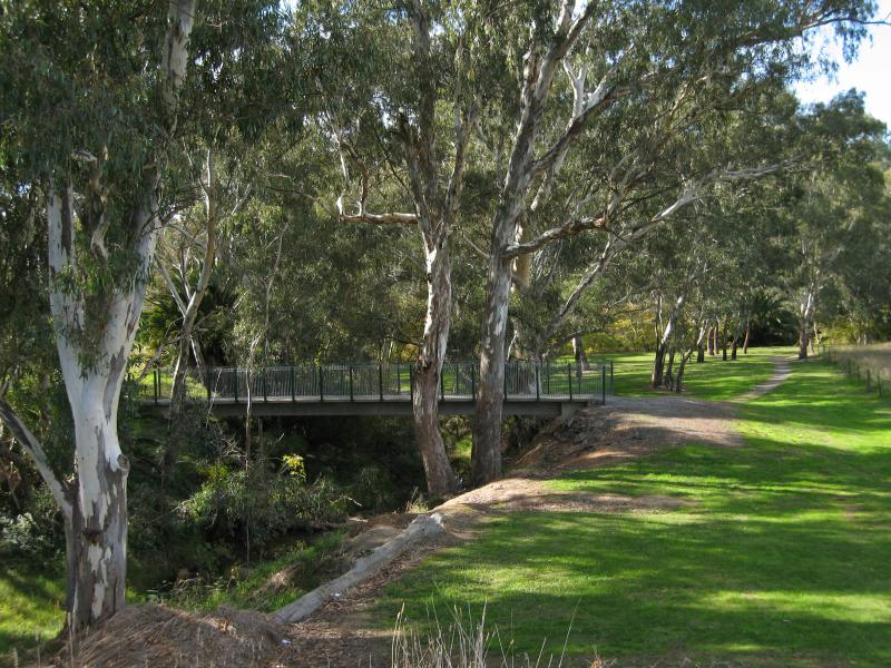 Barnawartha - Indigo Creek Park, High St: View along Indigo Creek towards footbridge