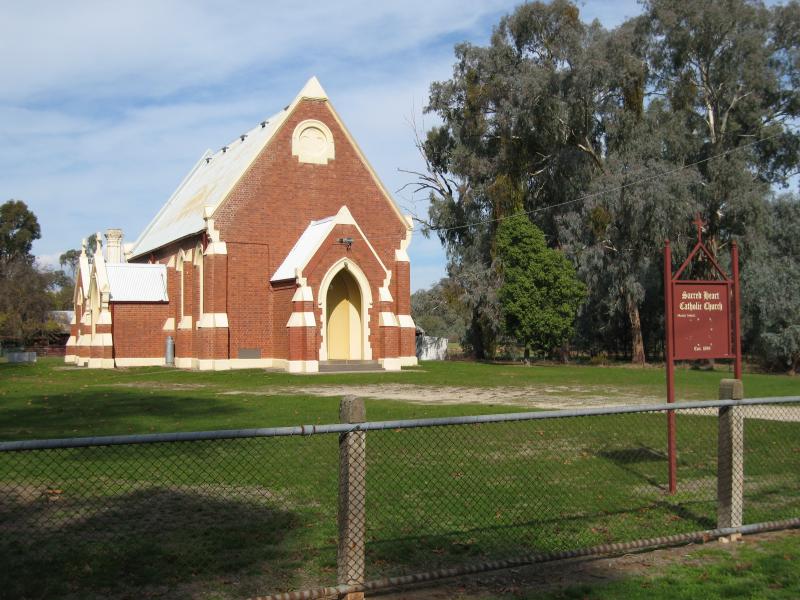 Barnawartha - Around Barnawartha: Sacred Heart Catholic Church, High St