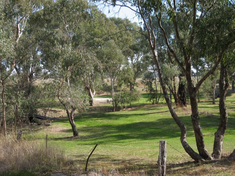 Barnawartha - Around Barnawartha: View through golf course from High St