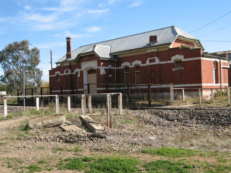 Barnawartha - Former Barnawartha railway station: View of station from Station St