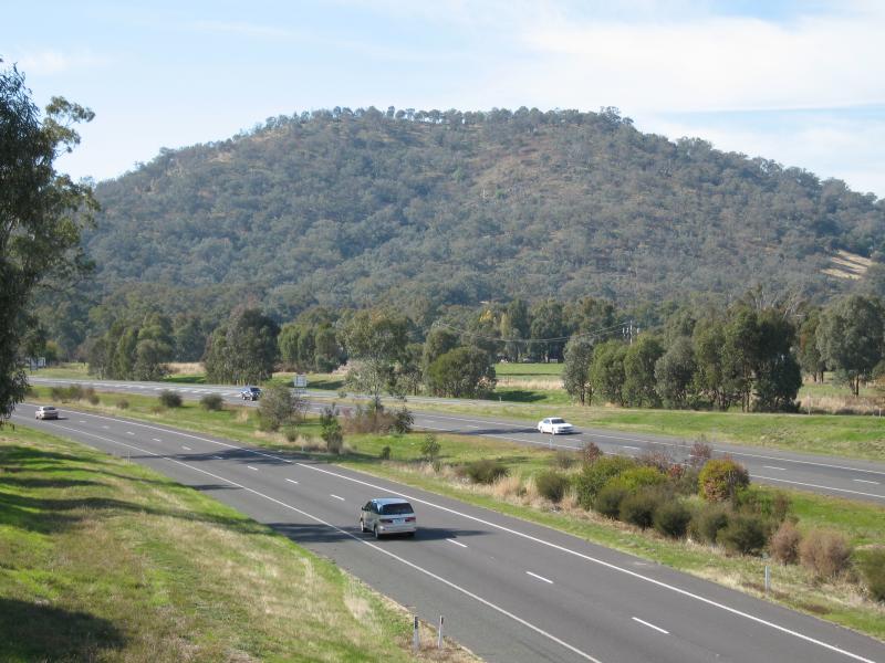Barnawartha - Overpass over Hume Freeway at Indigo Creek Road: View north-east along Hume Fwy from overpass
