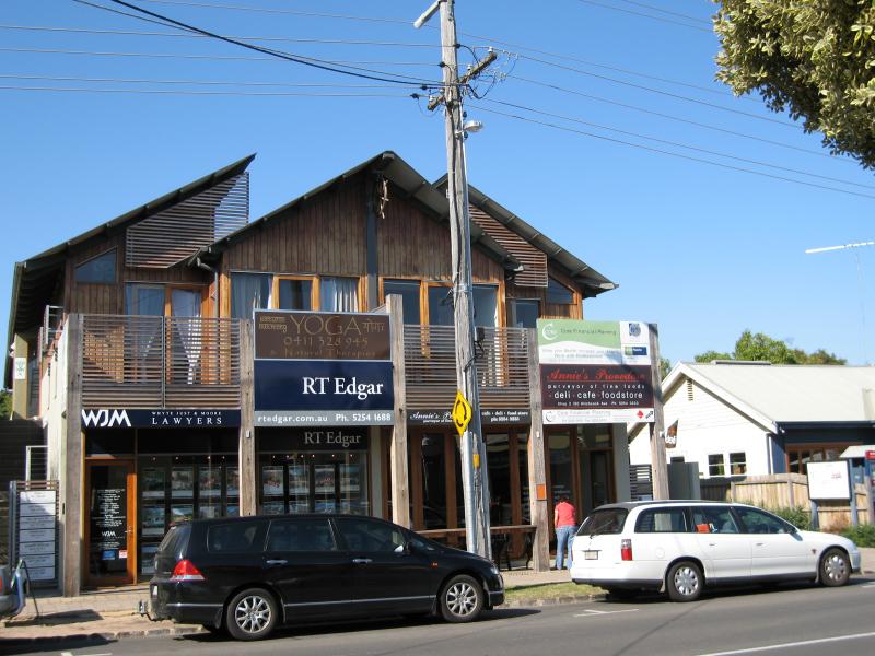 Barwon Heads - Shops and commercial centre, Bridge Road and Hitchcock Avenue: Shops, Hitchcock Av between Bridge Rd and Clifford Pde