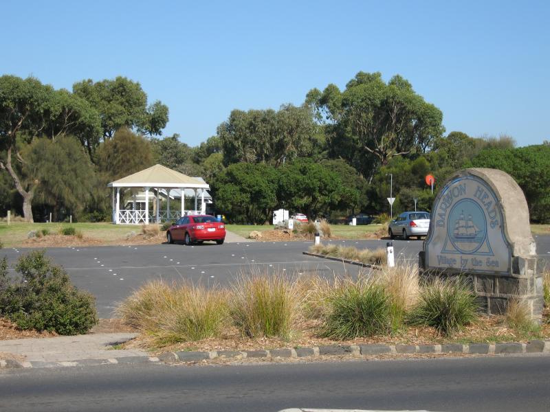 Barwon Heads - Coastline between Barwon Heads bridge and The Bluff: Car park, corner Bridge Rd and Ewing Blyth Dr