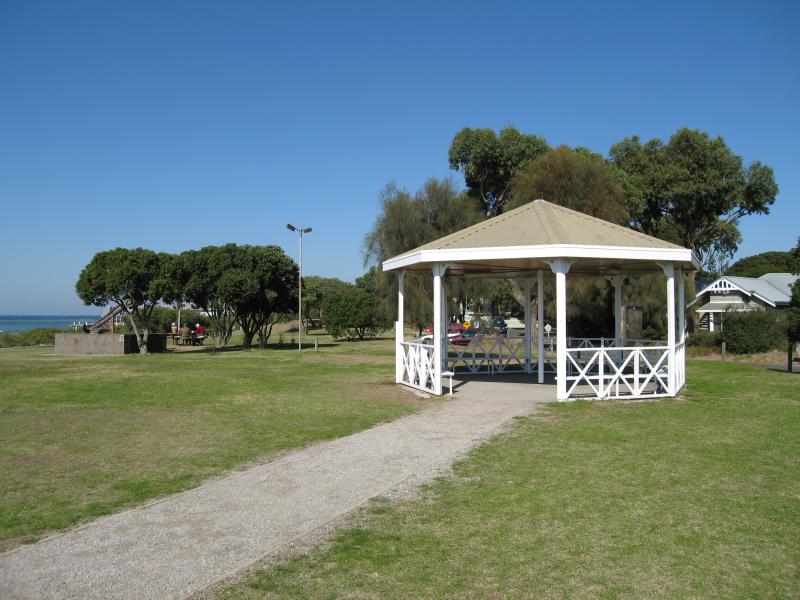 Barwon Heads - Coastline between Barwon Heads bridge and The Bluff: Rotunda near corner of Bridge Rd and Ewing Blyth Dr
