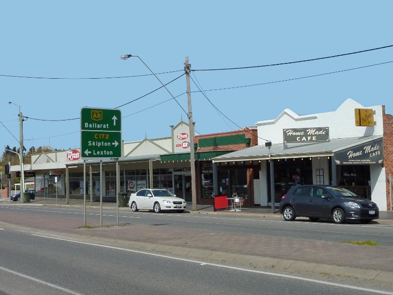 Beaufort - Shops and commercial centre along Neill Street: South side of Neill St just west of Lawrence St