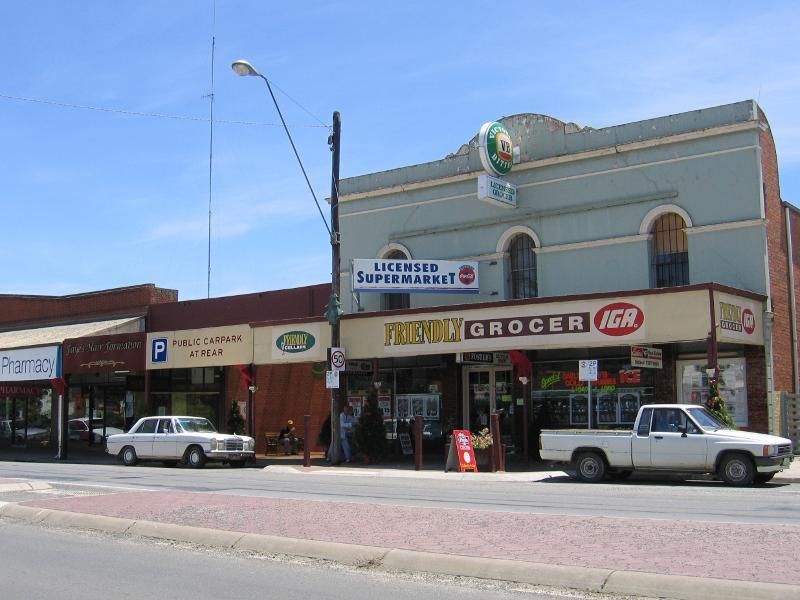 Beaufort - Shops and commercial centre along Neill Street: Shops along north side of Neill St between Lawrence St and Livingstone St