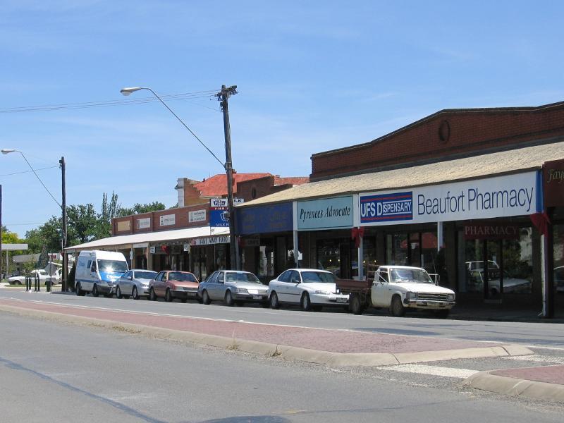 Beaufort - Shops and commercial centre along Neill Street: View west along Neill St towards Livingstone St