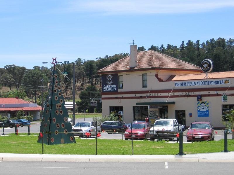 Beaufort - Shops and commercial centre along Neill Street: Golden Age Hotel, corner Livingtone St and Neill St