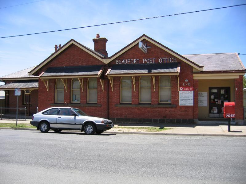Beaufort - Lawrence Street and Pratt Street: Beaufort post office, Lawrence St between Neill St and Willoby St