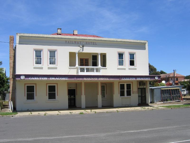 Beaufort - Lawrence Street and Pratt Street: Former Railway Hotel, south side of Pratt St