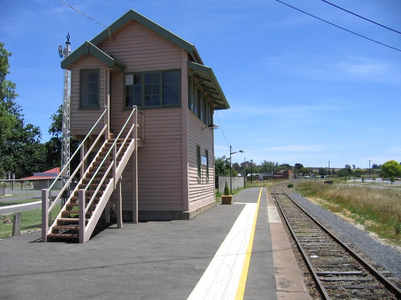 Beaufort - Beaufort railway station, Pratt Street: View west along station platform