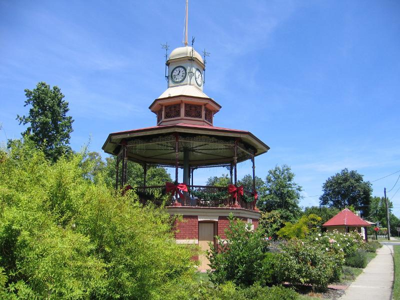 Beaufort - Havelock Street south of Neill Street: Band Rotunda, corner Neill St and Havelock St