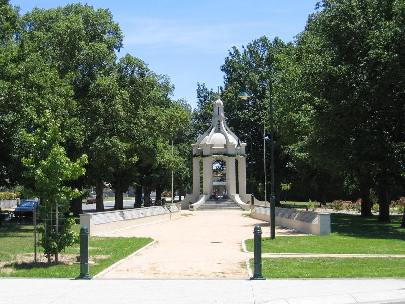 Beaufort - Memorial Park, northern end of Livingstone Street: War memorial viewed from Livingstone St