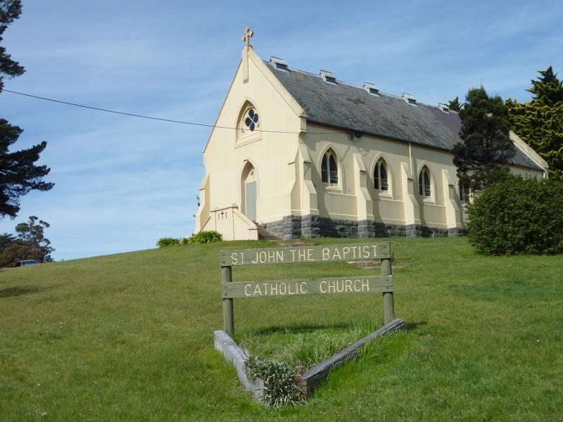 Beaufort - Around Beaufort: St Johns Catholic Church, Leichardt St opposite primary school