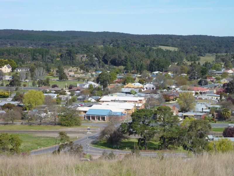 Beaufort - Camp Hill picnic area and lookout, Camp Hill Road: Southerly view from lookout along Lawrence St