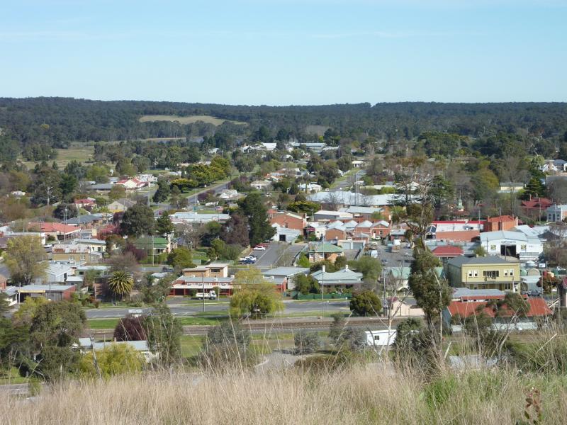 Beaufort - Camp Hill picnic area and lookout, Camp Hill Road: Southerly view from lookout towards Pratt St
