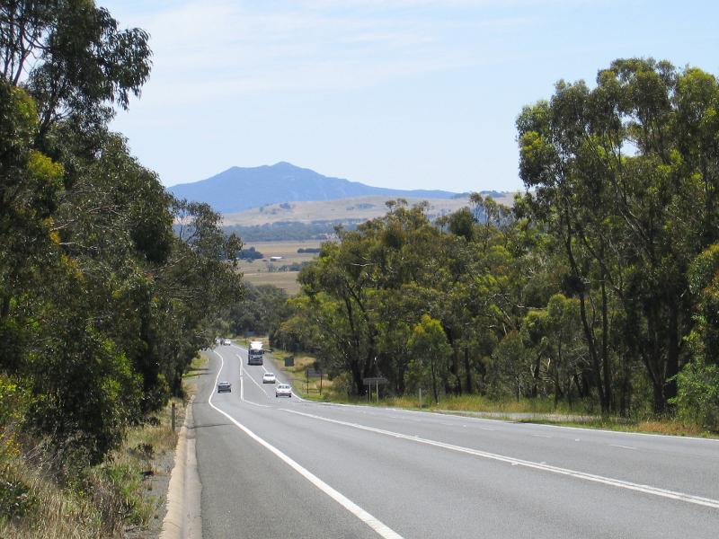 Beaufort - Western Highway, west side of Beaufort: View west along Western Highway through Box's Cutting, 4 km west of Beaufort