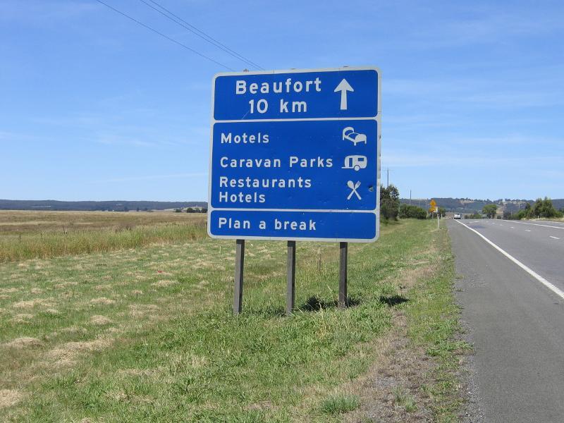 Beaufort - Western Highway, west side of Beaufort: View east along Western Highway, 10 km west of Beaufort