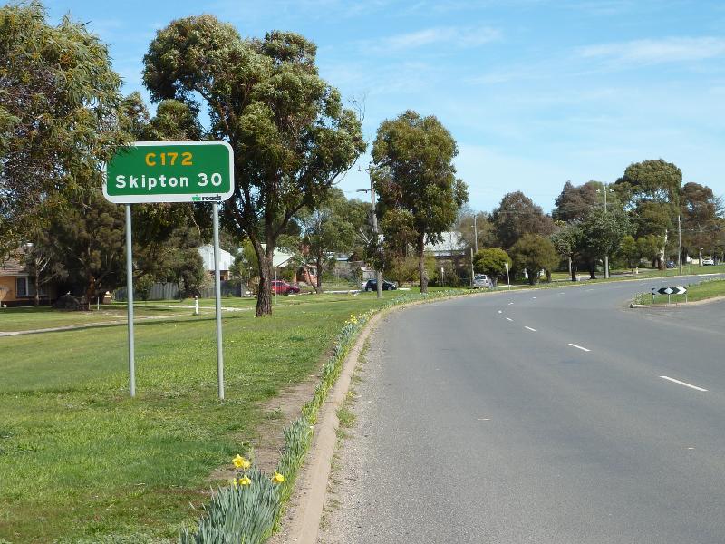 Beaufort - Skipton Road, south of Beaufort: View south along Skipton Rd, south of South St