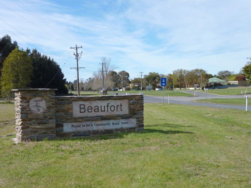 Beaufort - Skipton Road, south of Beaufort: Beaufort town sign, view north-east along Skipton Rd at Stockyard Hill Rd