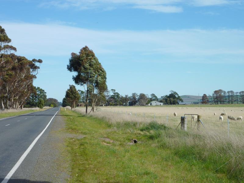 Beaufort - Skipton Road, south of Beaufort: View south along Skipton Rd, south of Thompsons Rd