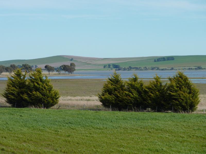 Beaufort - Lake Goldsmith, Skipton Road south of Beaufort: South-westerly view towards lake from Skipton Rd near Dooleys Rd