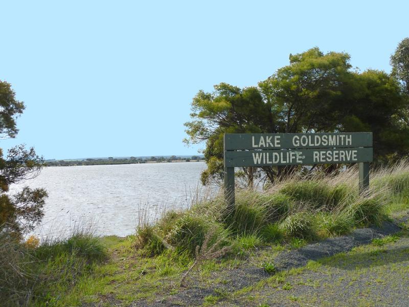Beaufort - Lake Goldsmith, Skipton Road south of Beaufort: Lake Goldsmith Wildlife Reserve, Skipton Rd at southern end of lake