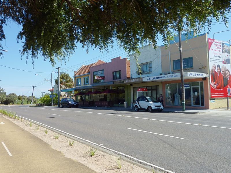 Beaumaris - Shops at junction of Beach Road and Keys Street: View south-west along Beach Rd towards Keys St