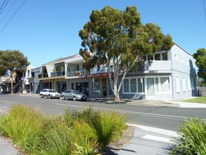 Beaumaris - Shops at junction of Beach Road and Keys Street: Shops along south side of Keys St near Tramway Pde