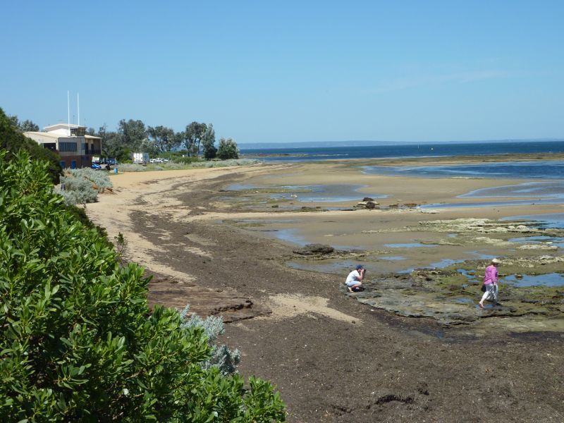 Beaumaris - Beach near end of Haydens Road: South-easterly view along beach