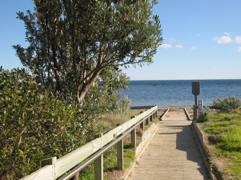 Beaumaris - Beach between Beaumaris Yacht Club and Ricketts Point: Boardwalk to beach south of yacht club