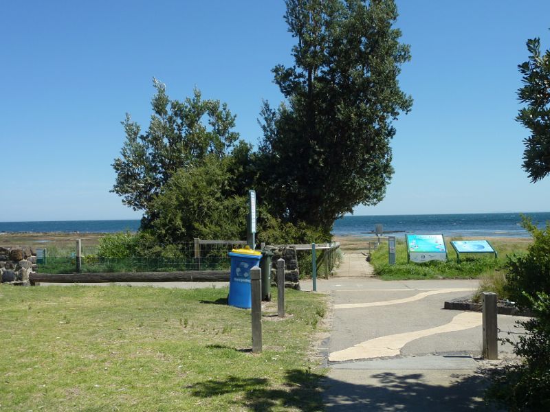 Beaumaris - Beach between Beaumaris Yacht Club and Ricketts Point: Foreshore lawns south of yacht club
