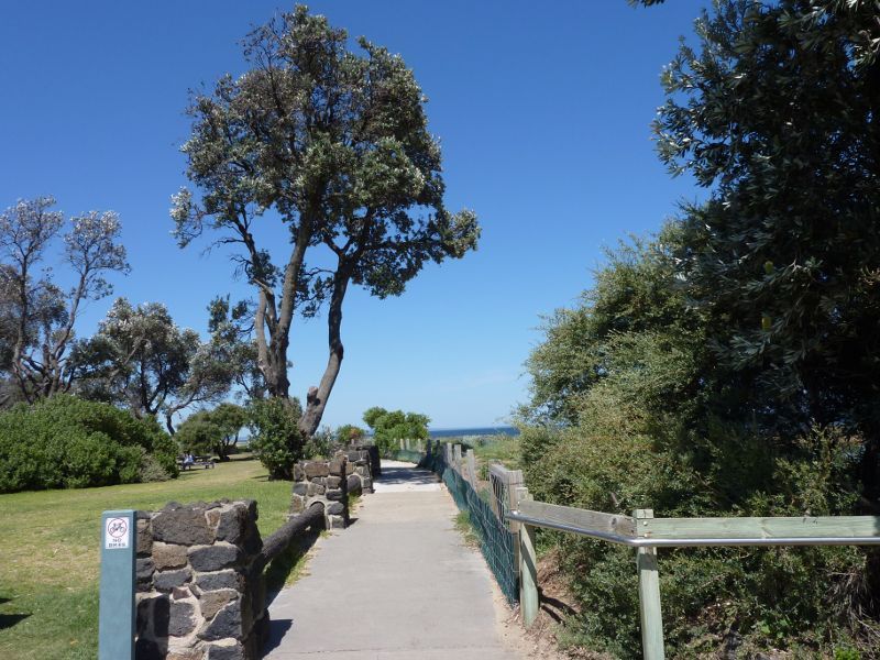 Beaumaris - Beach between Beaumaris Yacht Club and Ricketts Point: Path along beach south of yacht club