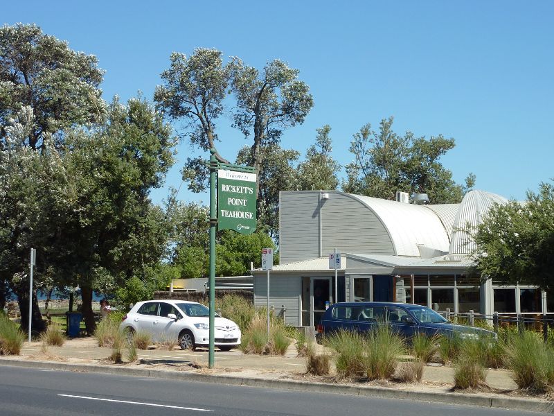Beaumaris - Beach between Beaumaris Yacht Club and Ricketts Point: Ricketts Point Teahouse viewed from Beach Rd