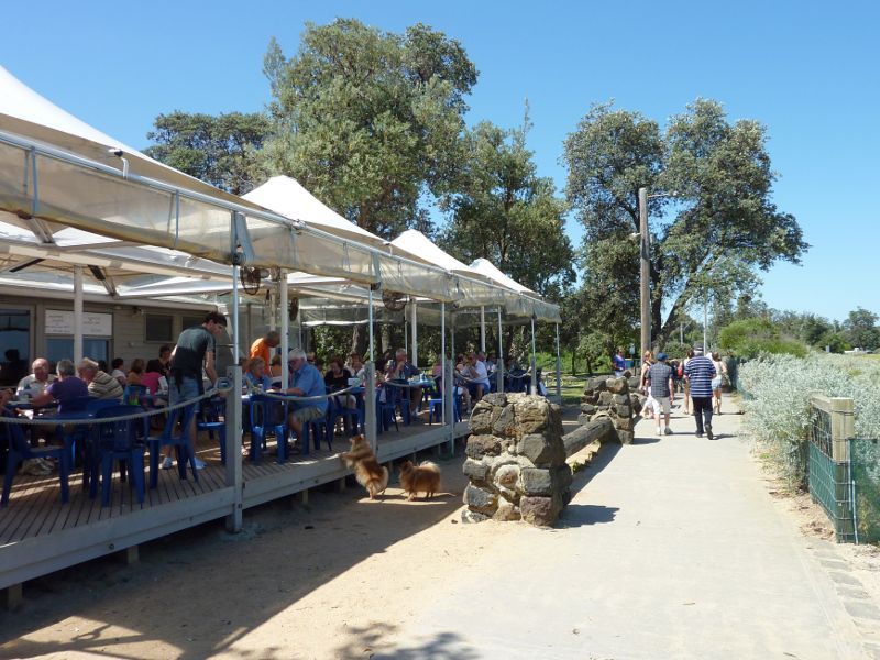 Beaumaris - Beach between Beaumaris Yacht Club and Ricketts Point: Ricketts Point Teahouse dining area facing beach