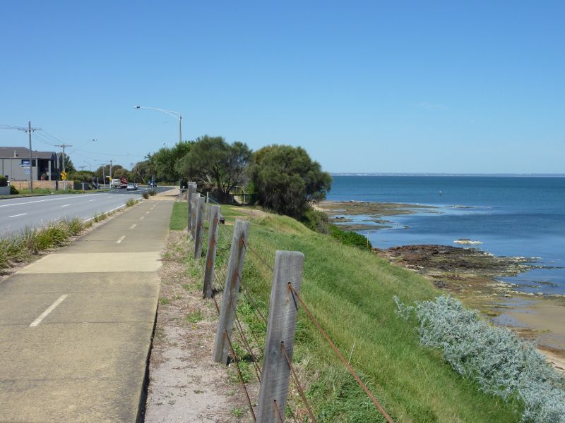 Beaumaris - Beach and cliff top path near Beaumaris Life Saving Club: View south-east along Beach Rd near Dalgetty St