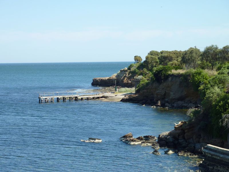 Beaumaris - Coastline between Sea Scout Jetty and Beaumaris Motor Yacht Squadron: View south-west along coast towards Sea Scout Jetty and Table Rock Point