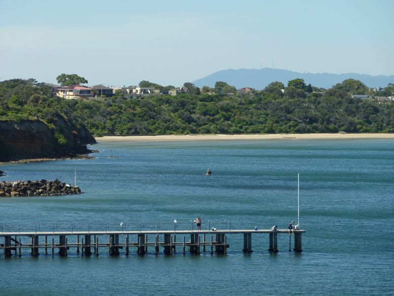 Beaumaris - Coastline between Sea Scout Jetty and Beaumaris Motor Yacht Squadron: North-easterly view towards Beaumaris Motor Yacht Squadron jetty and beach at Mentone