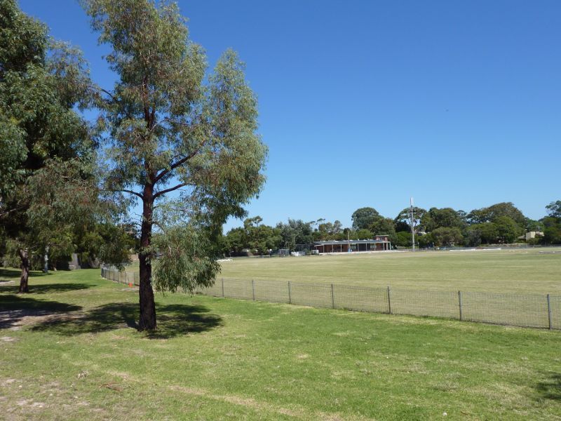Beaumaris - Banksia Reserve: View across oval towards pavillion