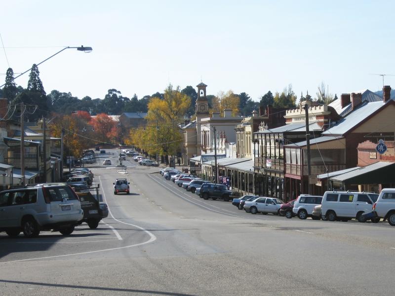 Beechworth - Commercial centre and shops, Ford Street and Camp Street: View north-east along Ford St at Church St