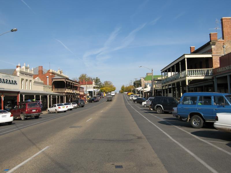 Beechworth - Commercial centre and shops, Ford Street and Camp Street: View south-west along Ford St between Camp St and Church St